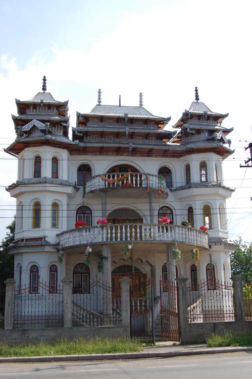 04-House